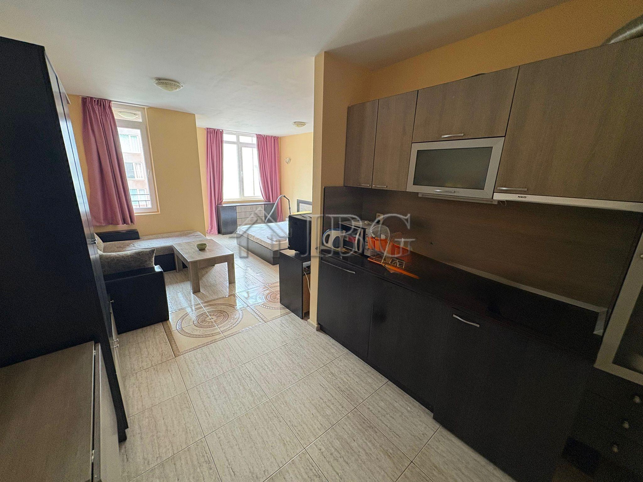 Big and Spacious studio with Balcony St. Sofia, Sunny Beach 500 m to the Beach — photo 2