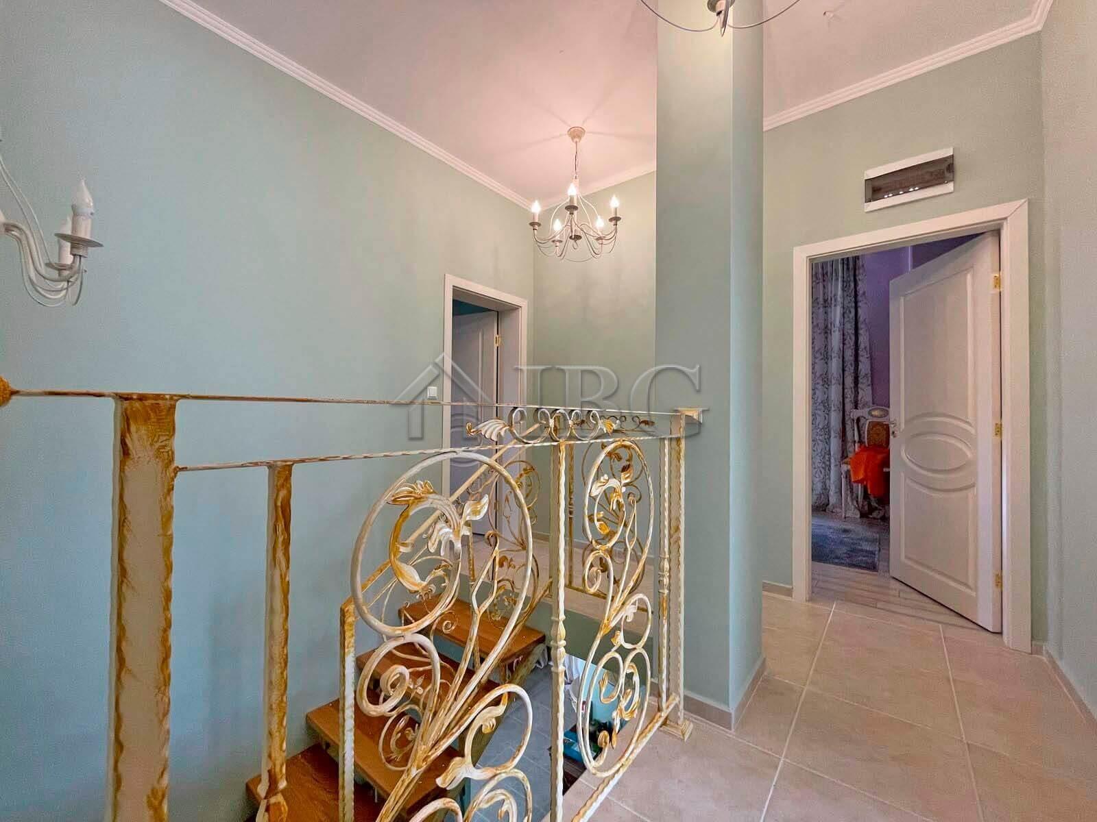 House with 3 bedrooms, 2 bathrooms and a Pool Kosharitsa, Near Sunny Beach — photo 19 of 22