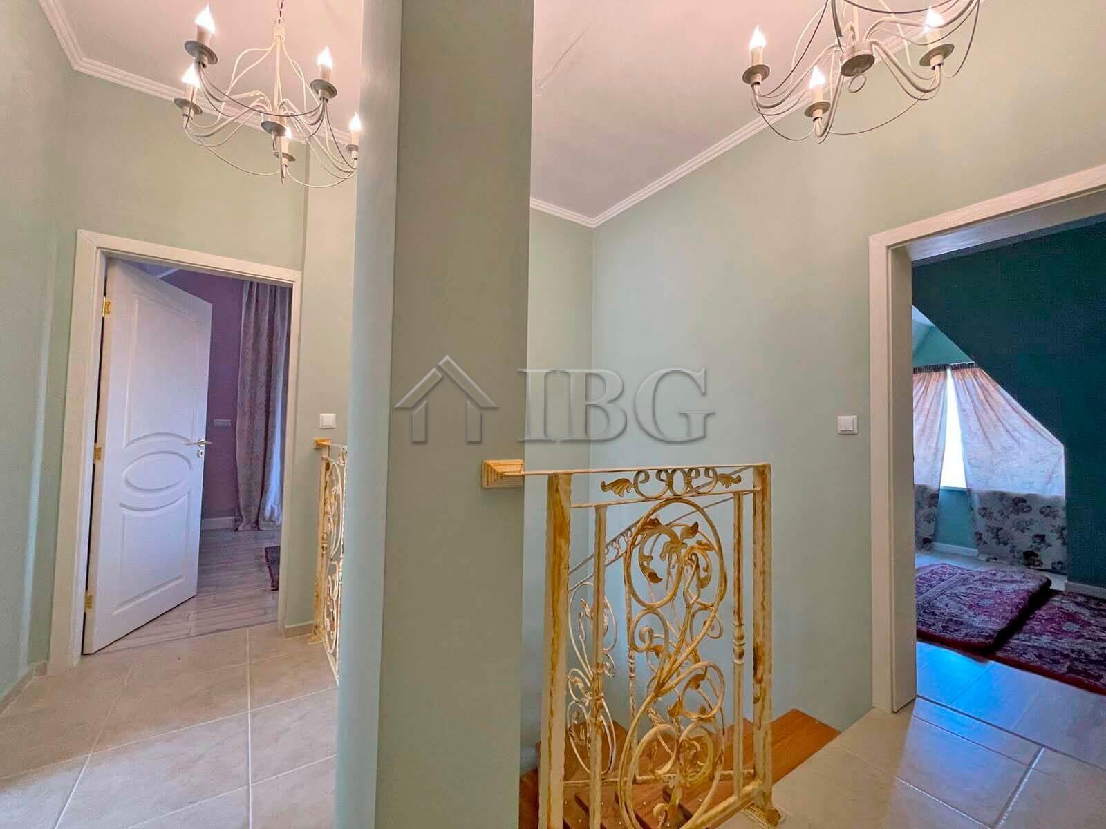 House with 3 bedrooms, 2 bathrooms and a Pool Kosharitsa, Near Sunny Beach — photo 21 of 22
