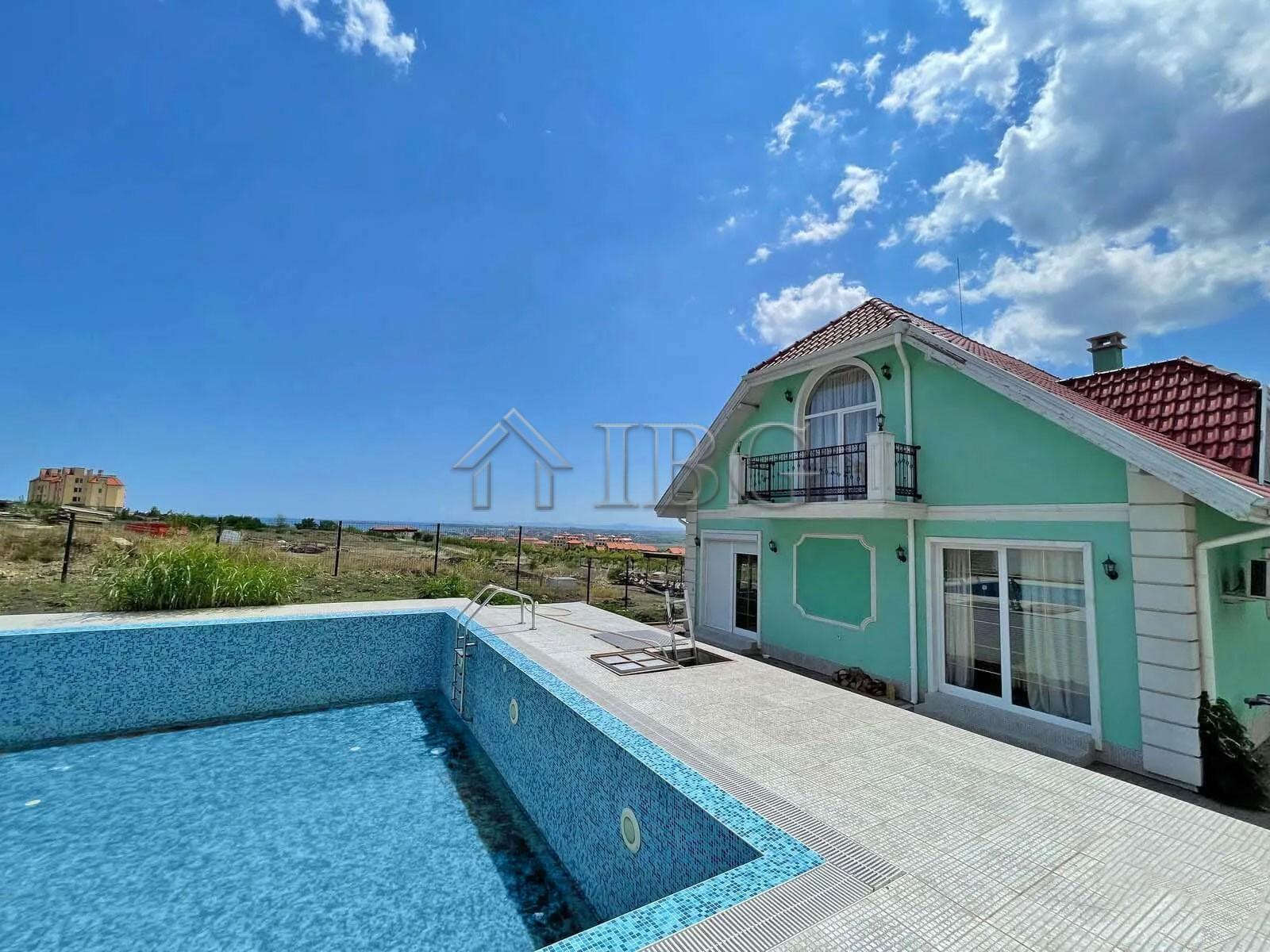 House with 3 bedrooms, 2 bathrooms and a Pool Kosharitsa, Near Sunny Beach — Burgas