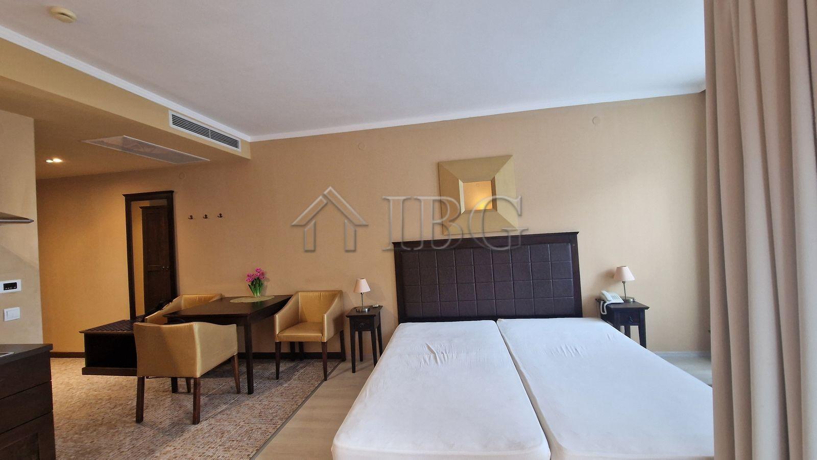 Furnished Studio with Beautiful Pool View in Barcelo Royal Beach, Sunny Beach — photo 24 of 25