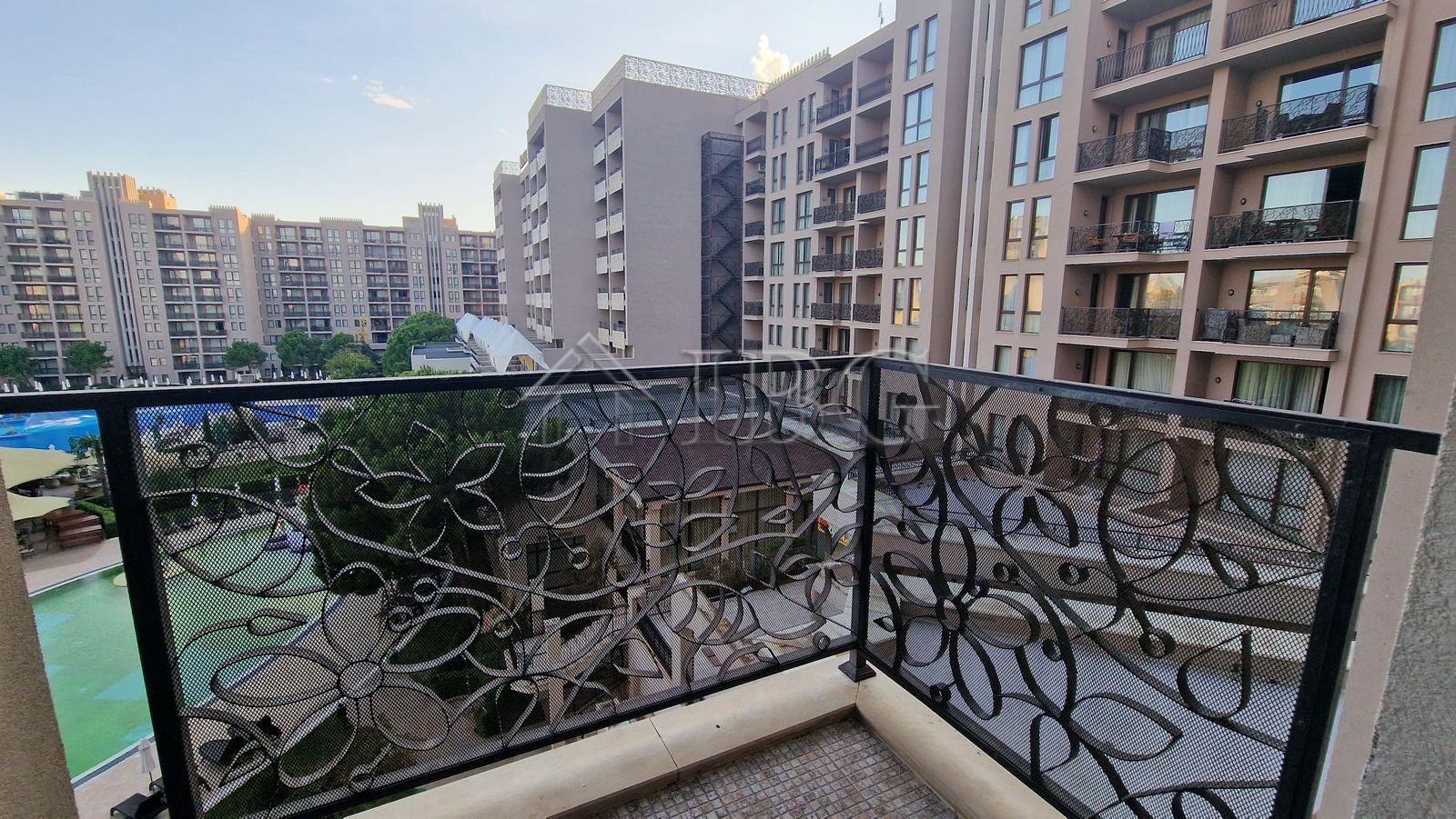 Furnished Studio with Beautiful Pool View in Barcelo Royal Beach, Sunny Beach — photo 4 of 25