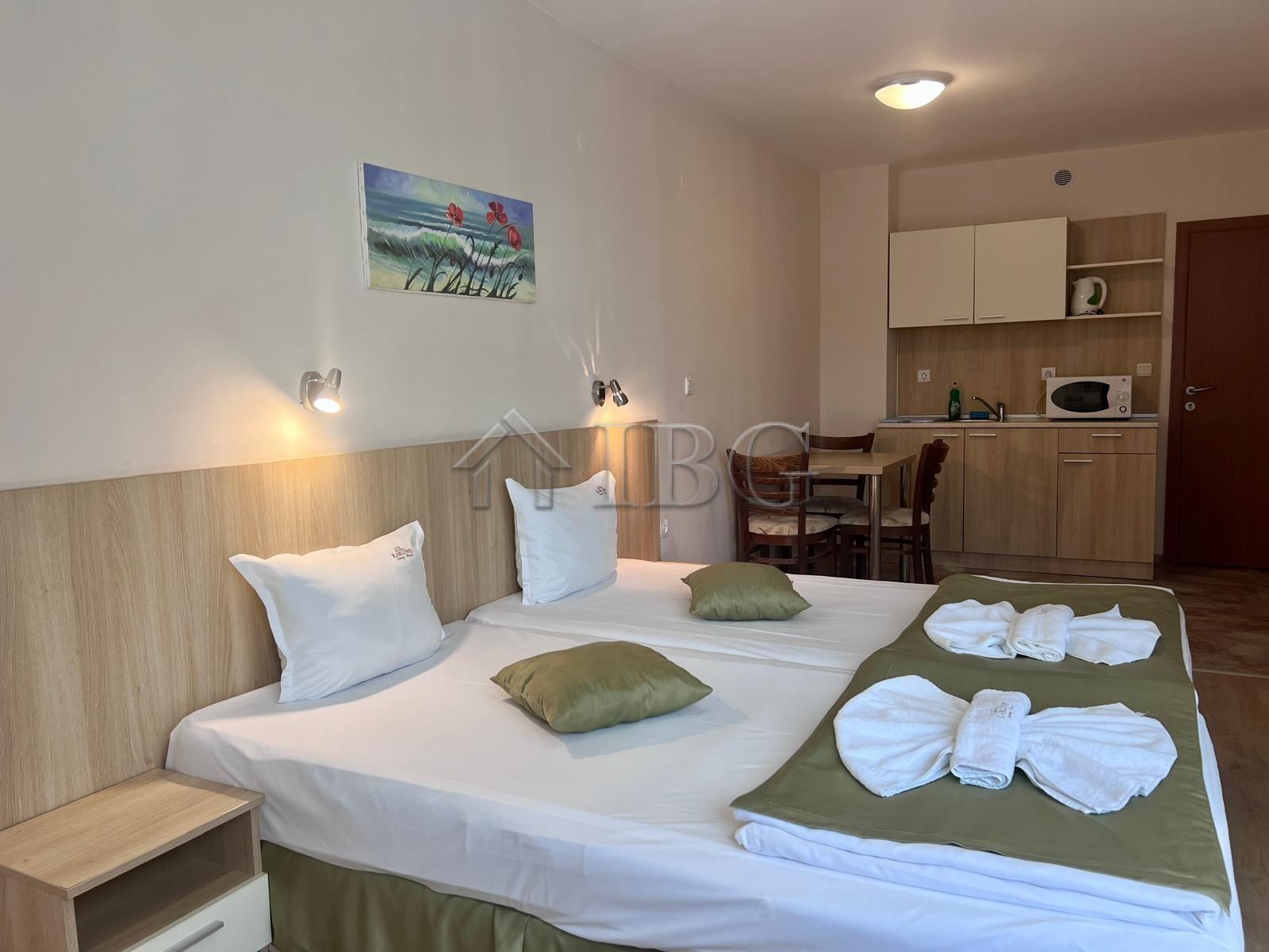 Spacious 1-Bedroom Apartment with Pool View in Karlovo Complex, Sunny Beach — photo 12 of 18
