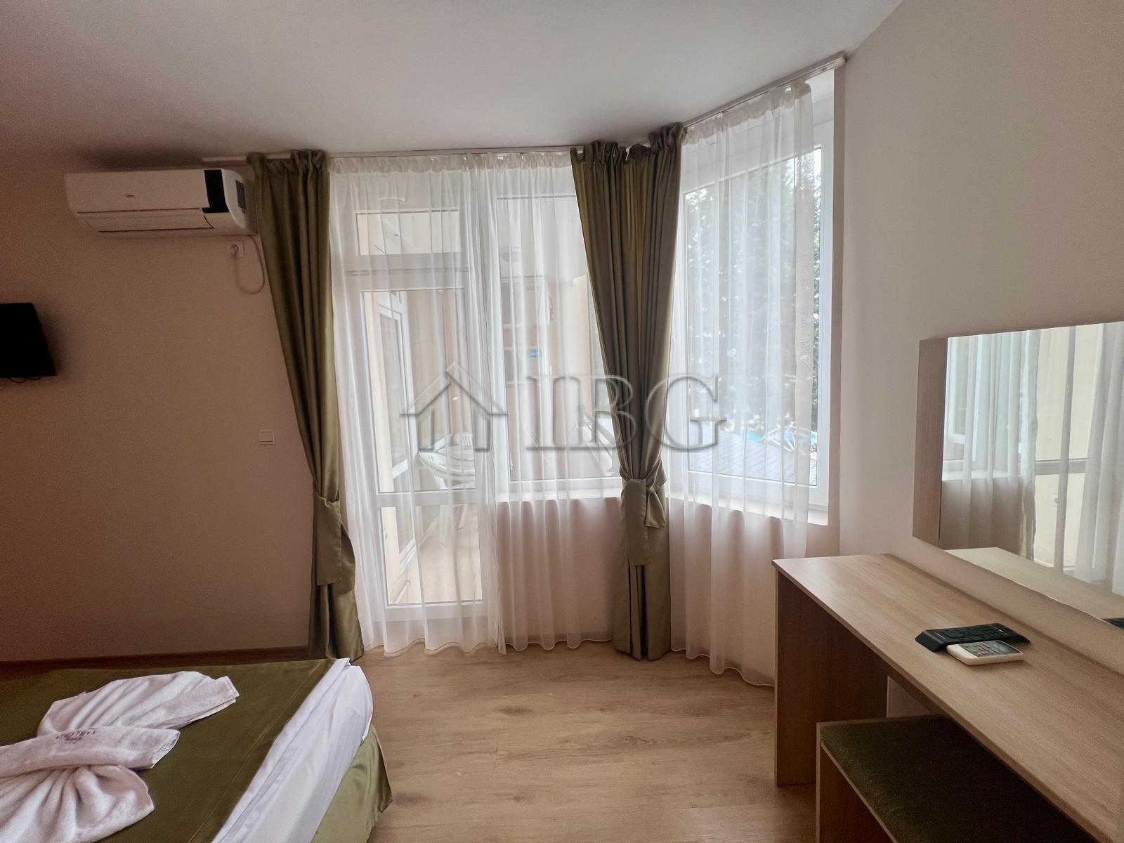 Spacious 1-Bedroom Apartment with Pool View in Karlovo Complex, Sunny Beach — photo 14 of 18