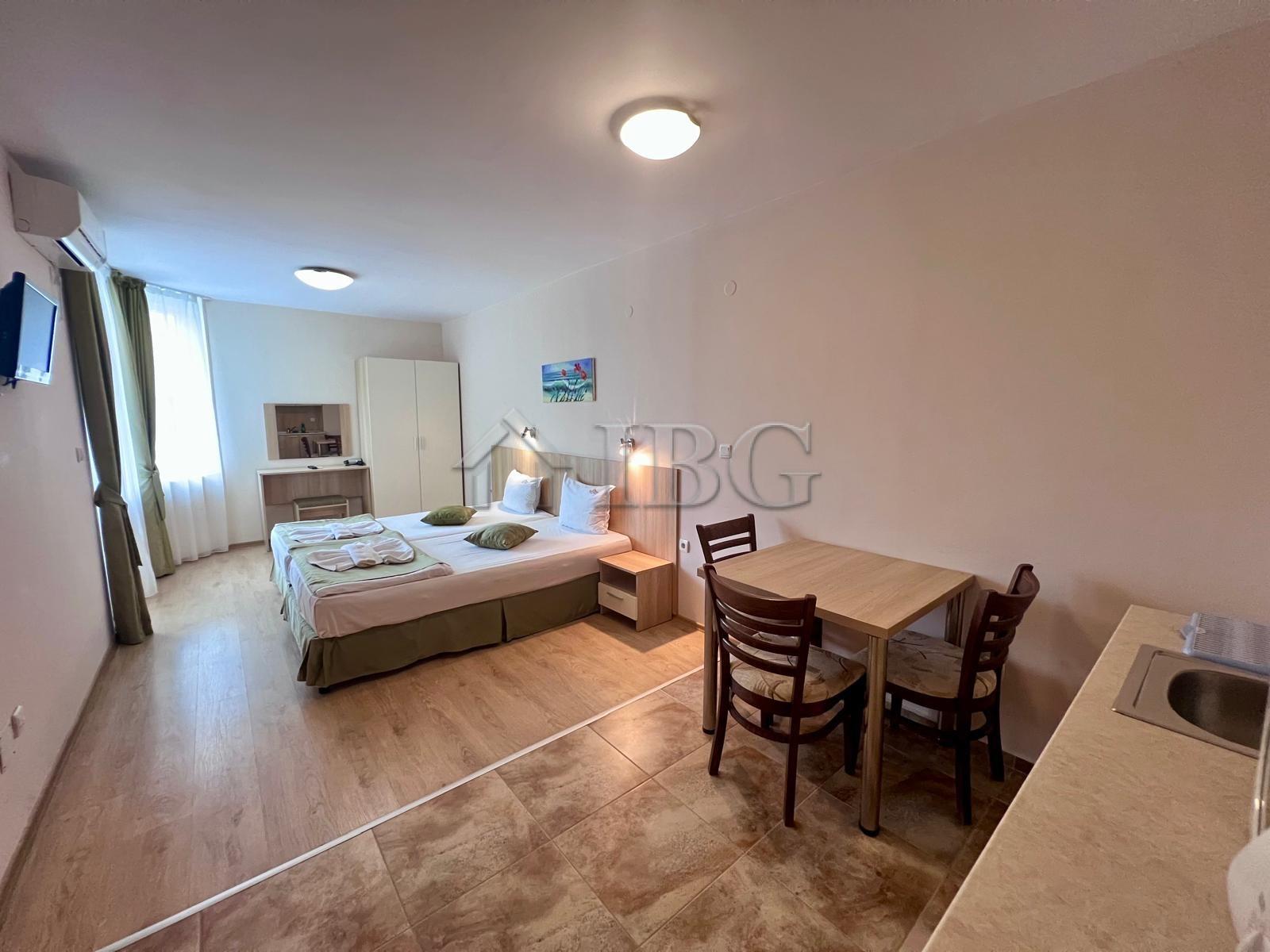 Spacious 1-Bedroom Apartment with Pool View in Karlovo Complex, Sunny Beach — photo 16 of 18