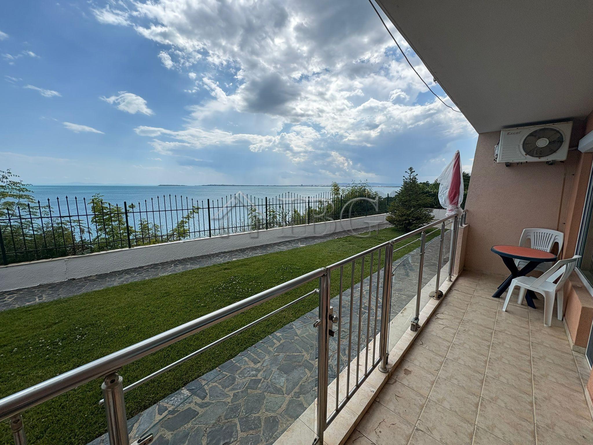 1-Bedroom Apartment with Panoramic Sea View on the First Line in Coral Beach, Sveti Vlas — Burgas