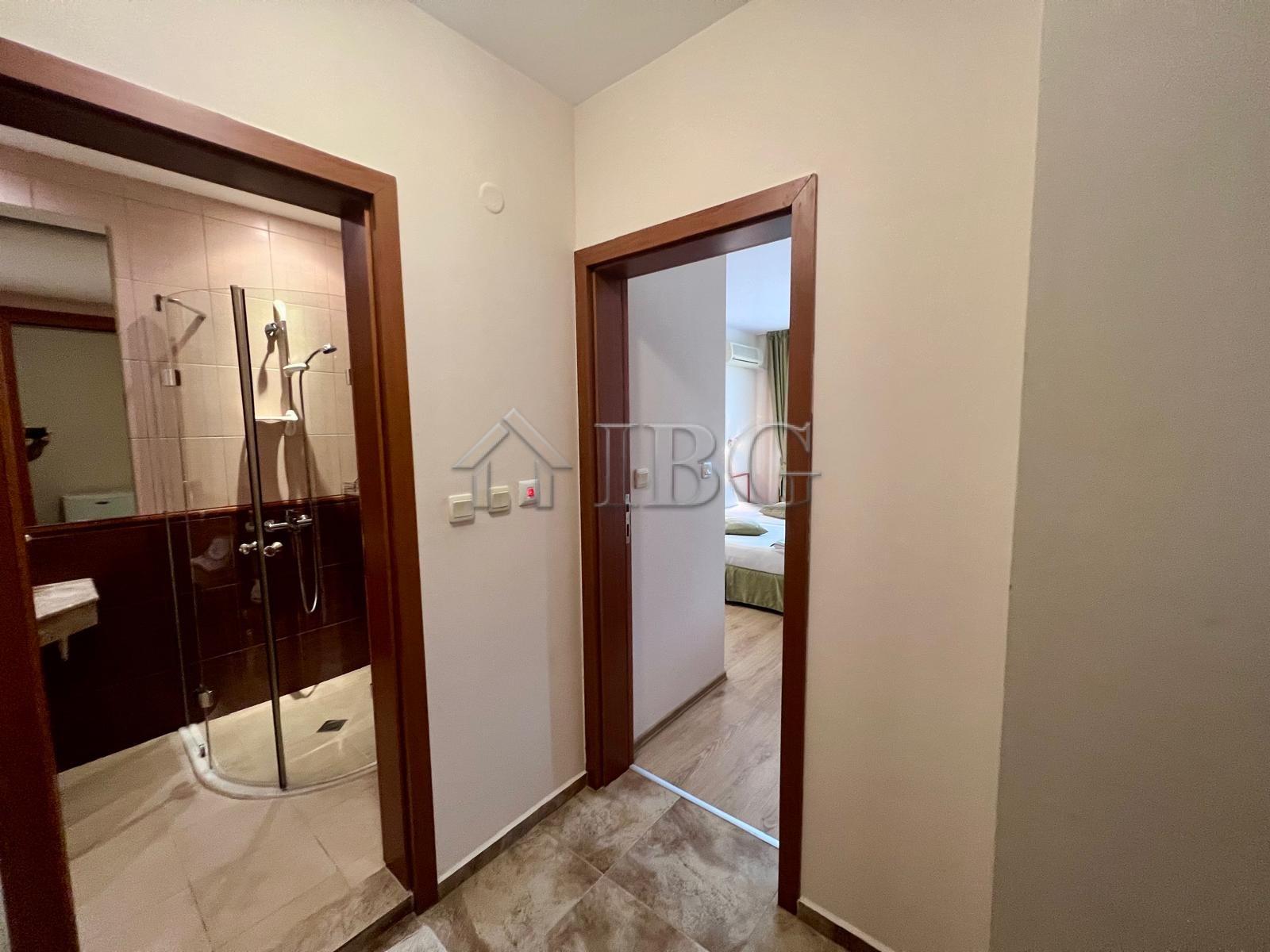 Spacious 1-Bedroom Apartment with Pool View in Karlovo Complex, Sunny Beach — photo 17 of 18