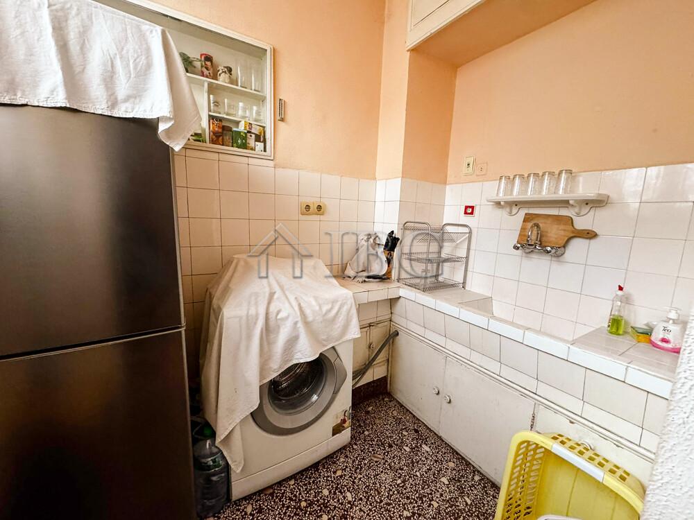 Spacious 2-Bedroom Apartment for Renovation in the Very Centre of Ruse - Excellent Investment Opportunity — photo 9 of 15