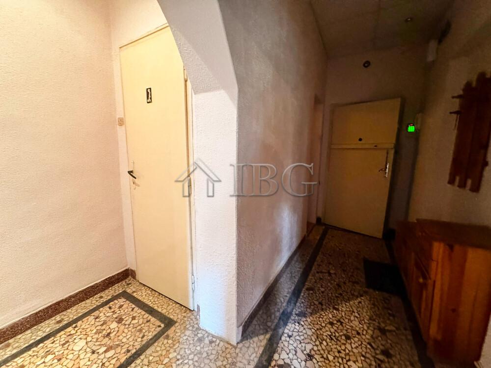 Spacious 2-Bedroom Apartment for Renovation in the Very Centre of Ruse - Excellent Investment Opportunity — photo 13 of 15