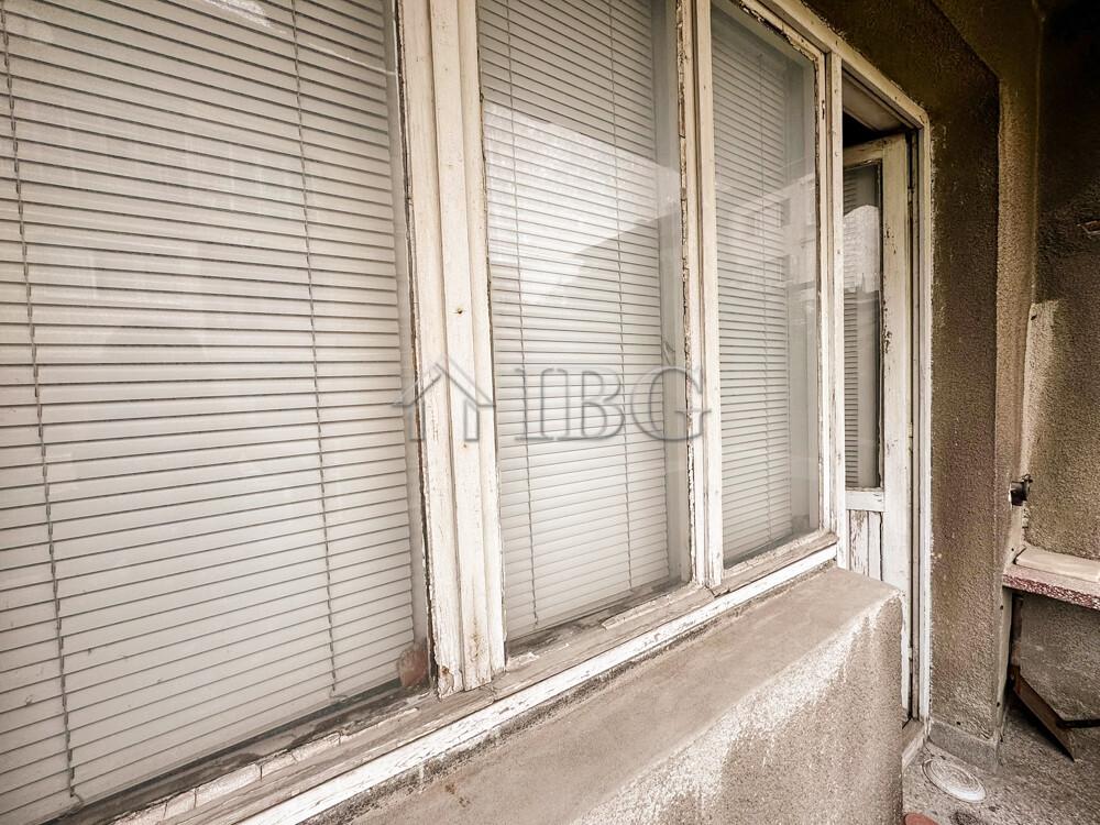 Spacious 2-Bedroom Apartment for Renovation in the Very Centre of Ruse - Excellent Investment Opportunity — photo 14 of 15