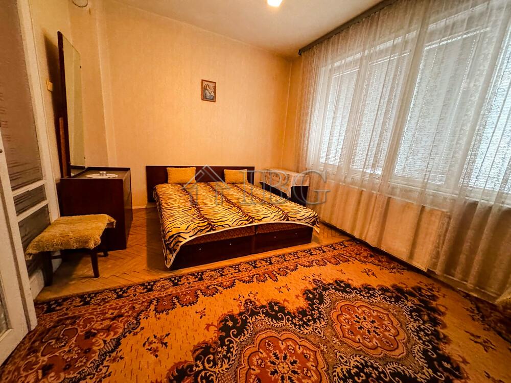 Spacious 2-Bedroom Apartment for Renovation in the Very Centre of Ruse - Excellent Investment Opportunity — photo 4 of 15