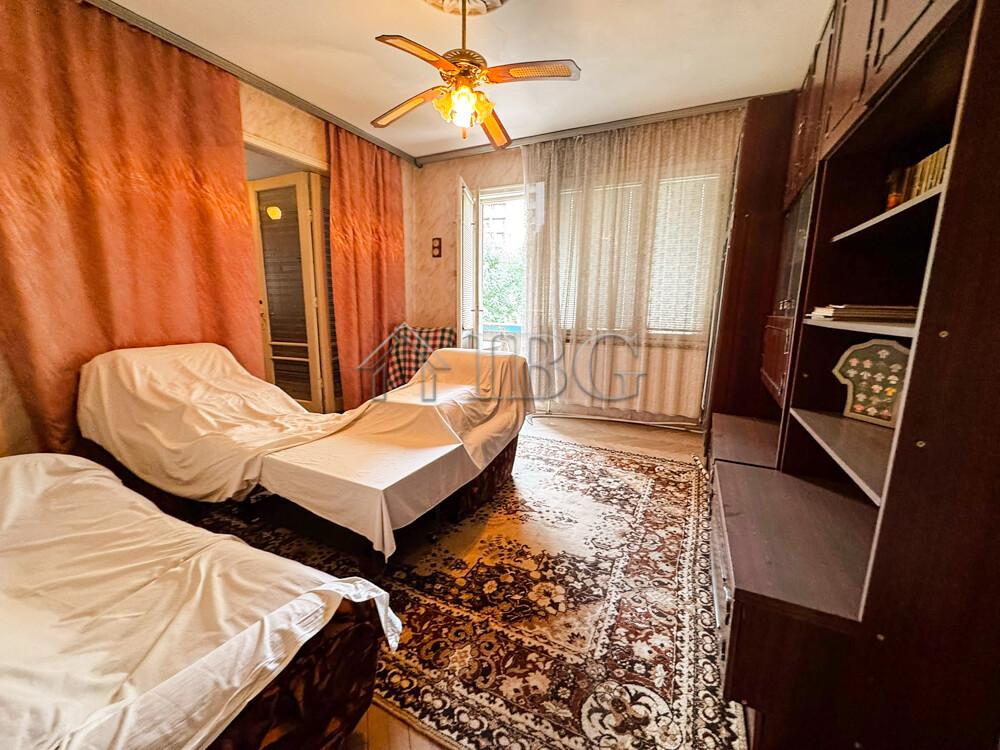Spacious 2-Bedroom Apartment for Renovation in the Very Centre of Ruse - Excellent Investment Opportunity — main photo