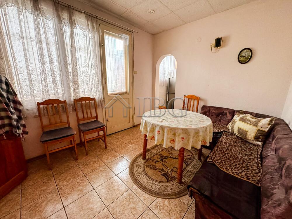 Spacious 2-Bedroom Apartment for Renovation in the Very Centre of Ruse - Excellent Investment Opportunity — photo 7 of 15