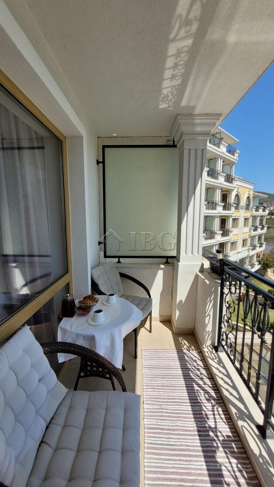 Luxury Apartment with 3 rooms View to pool and sea Villa Florence, Sveti Vlas — photo 11 of 25