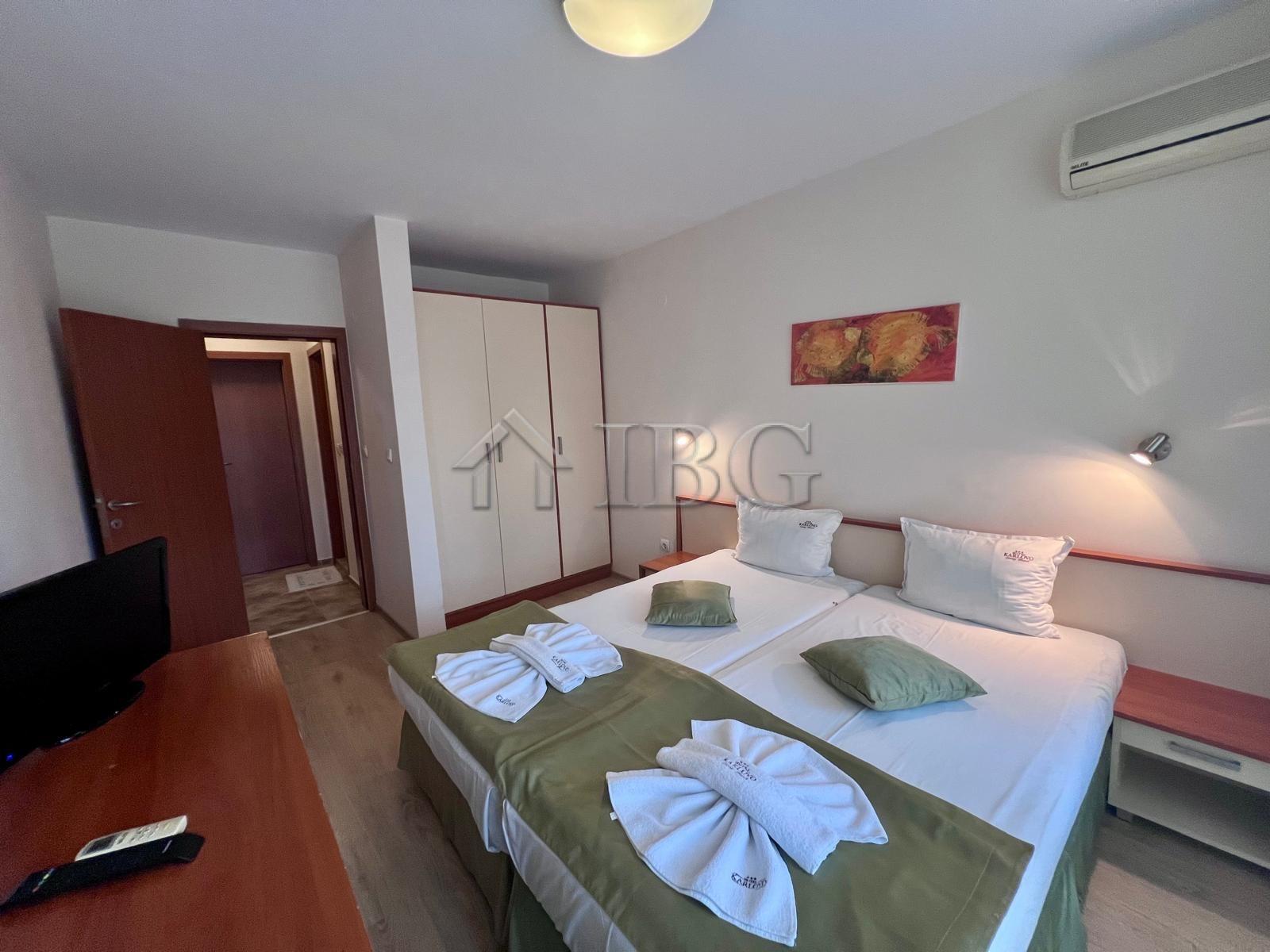Spacious 1-Bedroom Apartment with Pool View in Karlovo Complex, Sunny Beach — photo 8 of 18