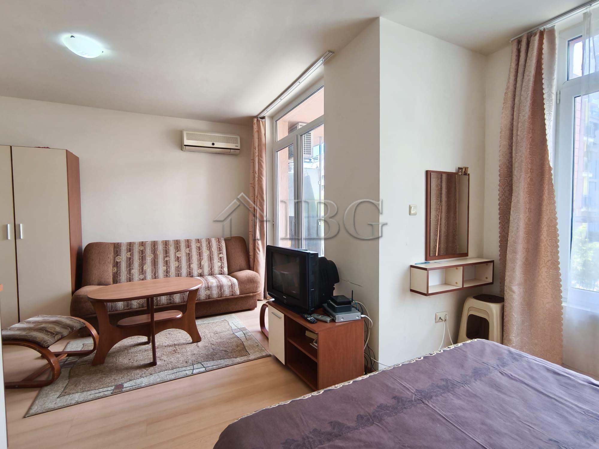 Spacious studio with balcony in Rainbow 2, Sunny Beach — photo 5