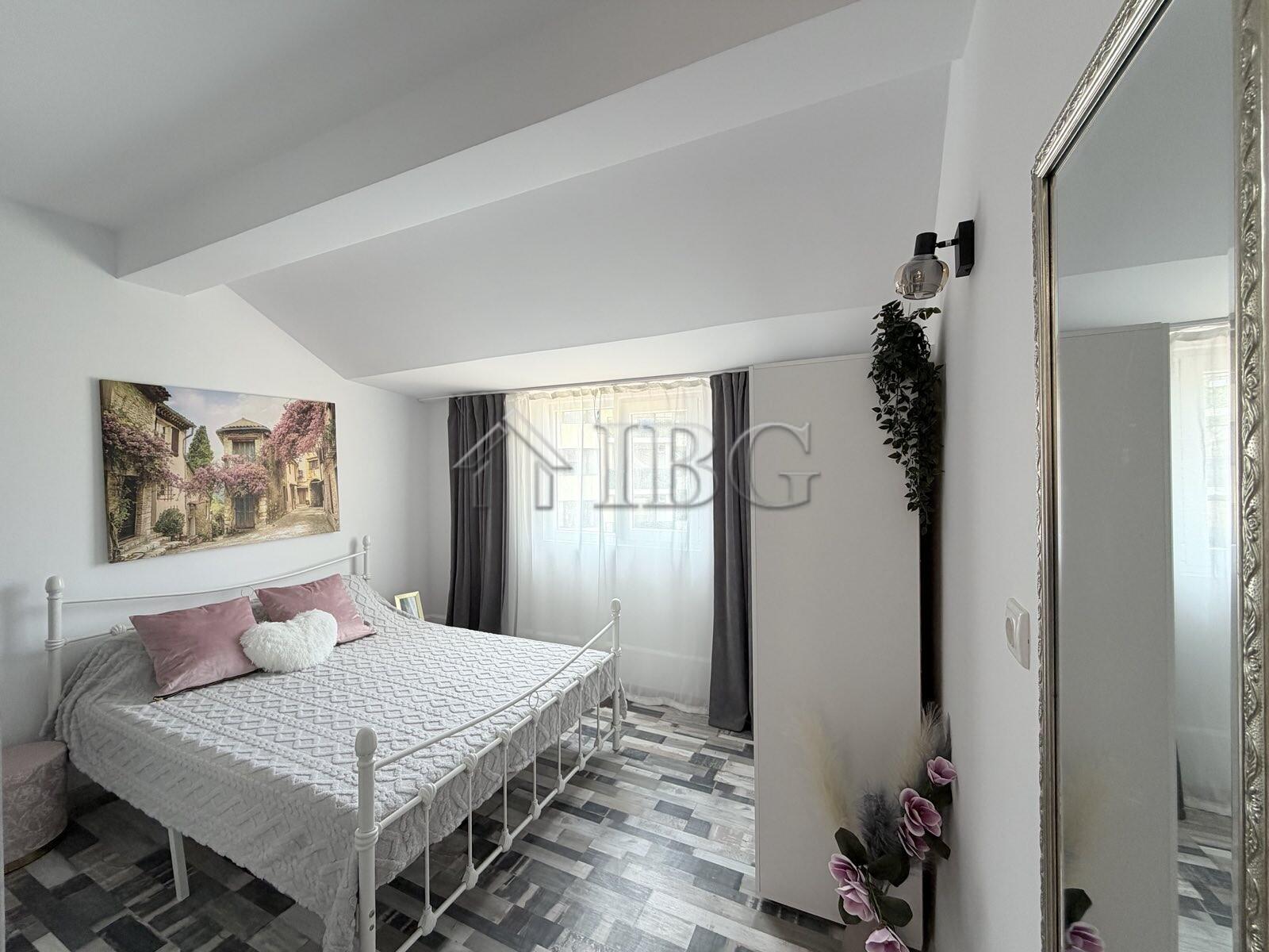 2-Bedroom Apartment with Huge Private Terrace in Robinson Complex, Sunny Beach — photo 9 of 14