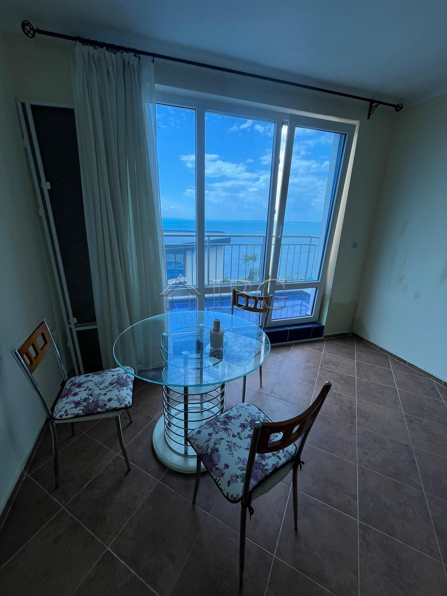 Spacious 4-Room Apartment with Front Sea and Pool Views in Blue Bay Palace, Pomorie — photo 4 of 24