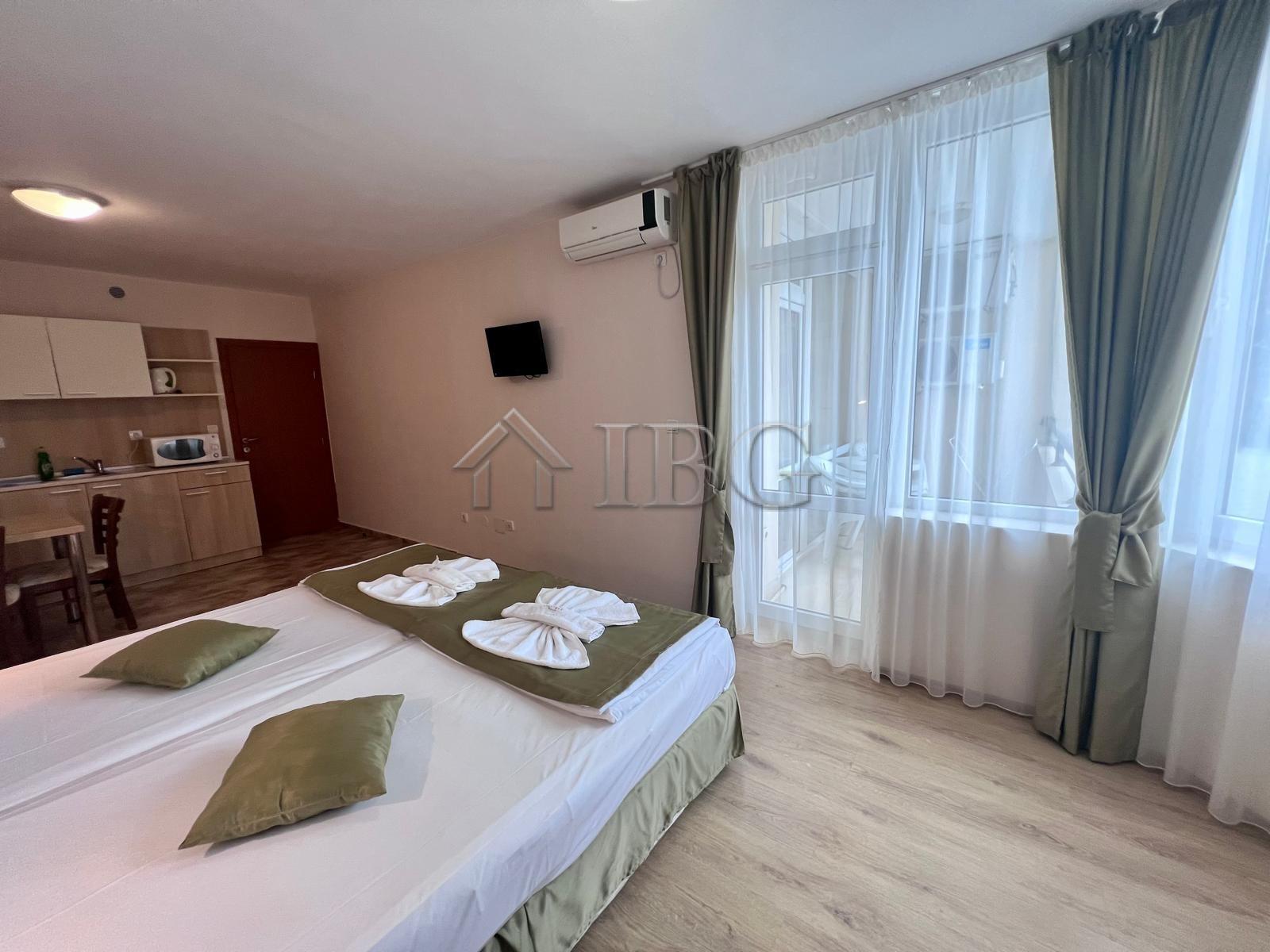 Spacious 1-Bedroom Apartment with Pool View in Karlovo Complex, Sunny Beach — photo 10 of 18