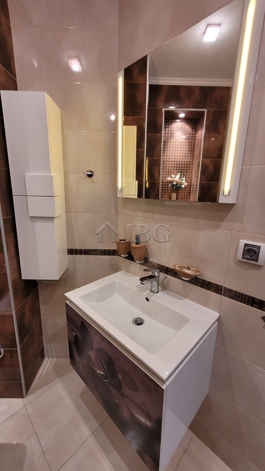 Luxury Apartment with 3 rooms View to pool and sea Villa Florence, Sveti Vlas — photo 17 of 25