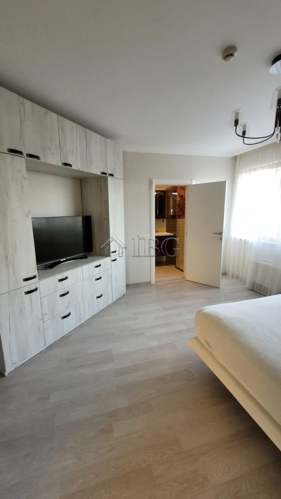 Luxury Apartment with 3 rooms View to pool and sea Villa Florence, Sveti Vlas — photo 14 of 25