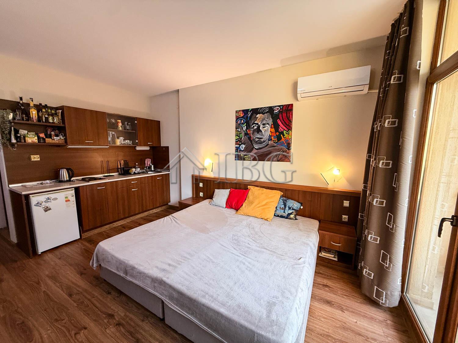 Spacious Studio with Partial Sea View in Grenada Complex, Sunny Beach — photo 10 of 25