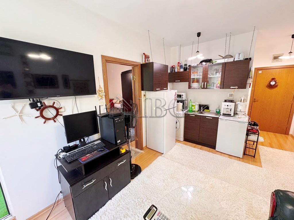 Price Reduced - Furnished 1-Bedroom Apartment with Garden View in Sunny Day 6 — photo 2