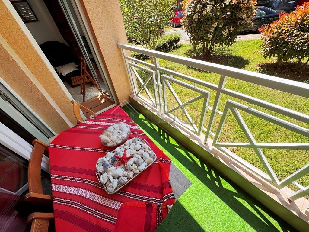 Price Reduced - Furnished 1-Bedroom Apartment with Garden View in Sunny Day 6 — photo 6 of 15