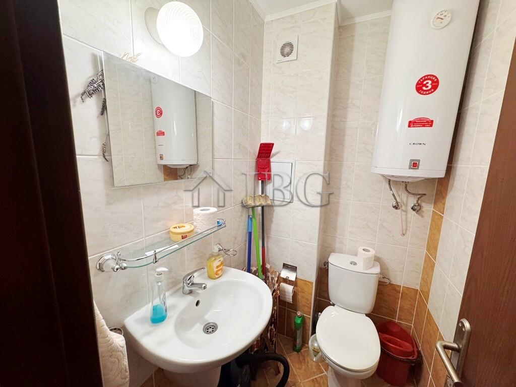 Spacious 2-Bedroom, 2-Bathroom Apartment with Pool View in Sunset Beach 3, Sunny Beach — photo 18 of 21