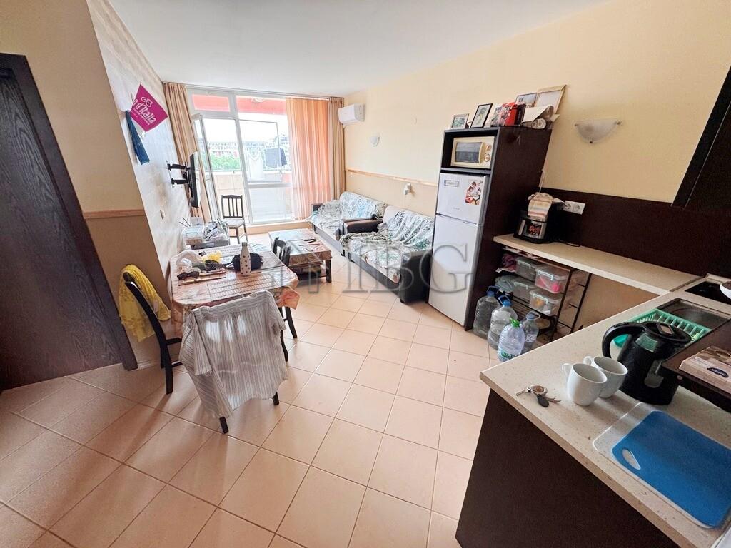 Spacious 2-Bedroom, 2-Bathroom Apartment with Pool View in Sunset Beach 3, Sunny Beach — photo 7 of 21