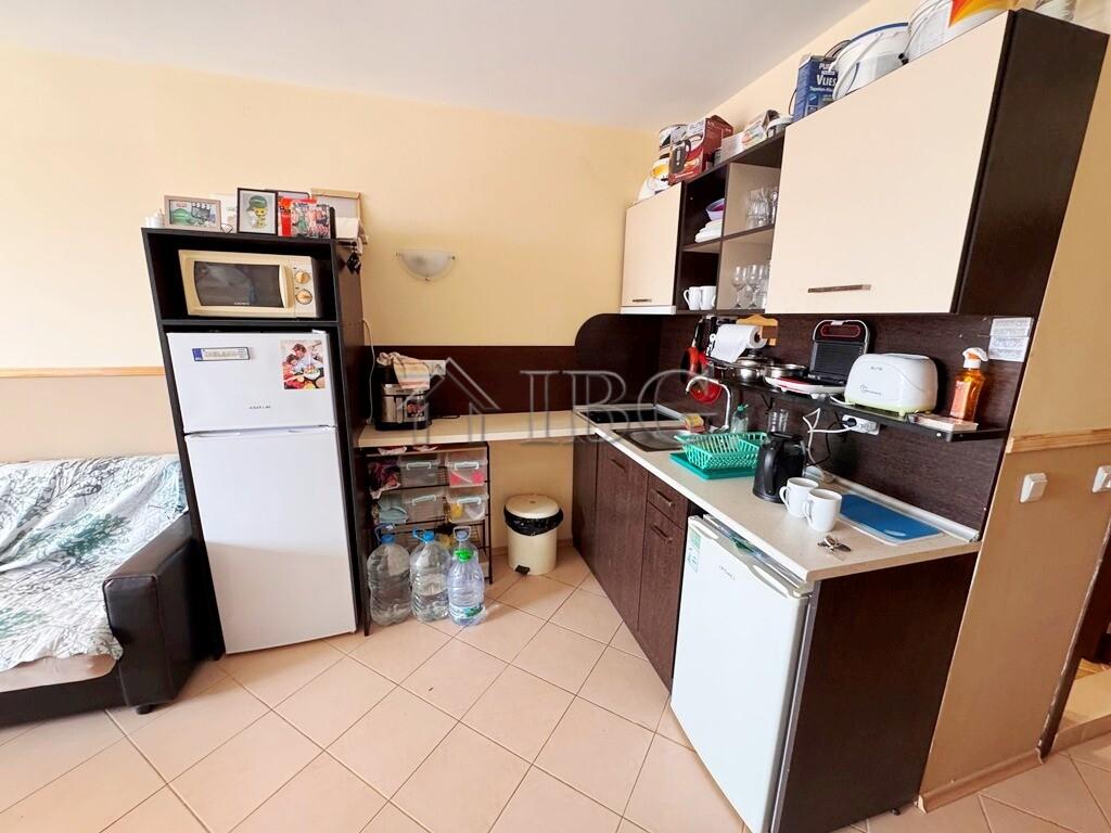 Spacious 2-Bedroom, 2-Bathroom Apartment with Pool View in Sunset Beach 3, Sunny Beach — photo 8 of 21