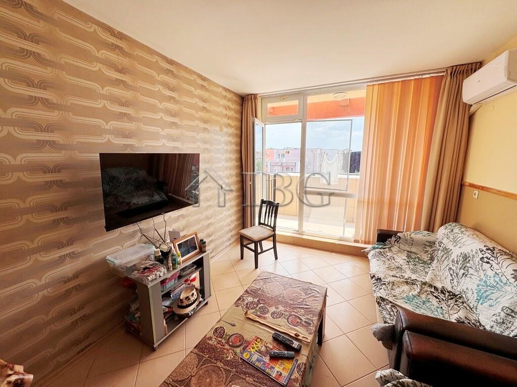 Spacious 2-Bedroom, 2-Bathroom Apartment with Pool View in Sunset Beach 3, Sunny Beach — photo 11 of 21