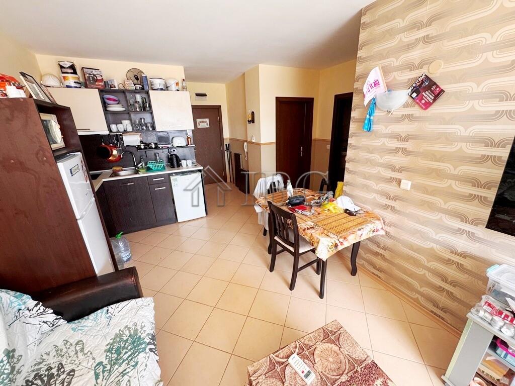Spacious 2-Bedroom, 2-Bathroom Apartment with Pool View in Sunset Beach 3, Sunny Beach — photo 9 of 21