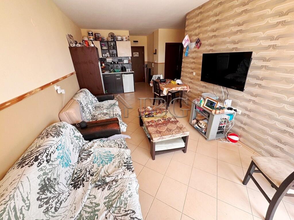 Spacious 2-Bedroom, 2-Bathroom Apartment with Pool View in Sunset Beach 3, Sunny Beach — photo 6 of 21