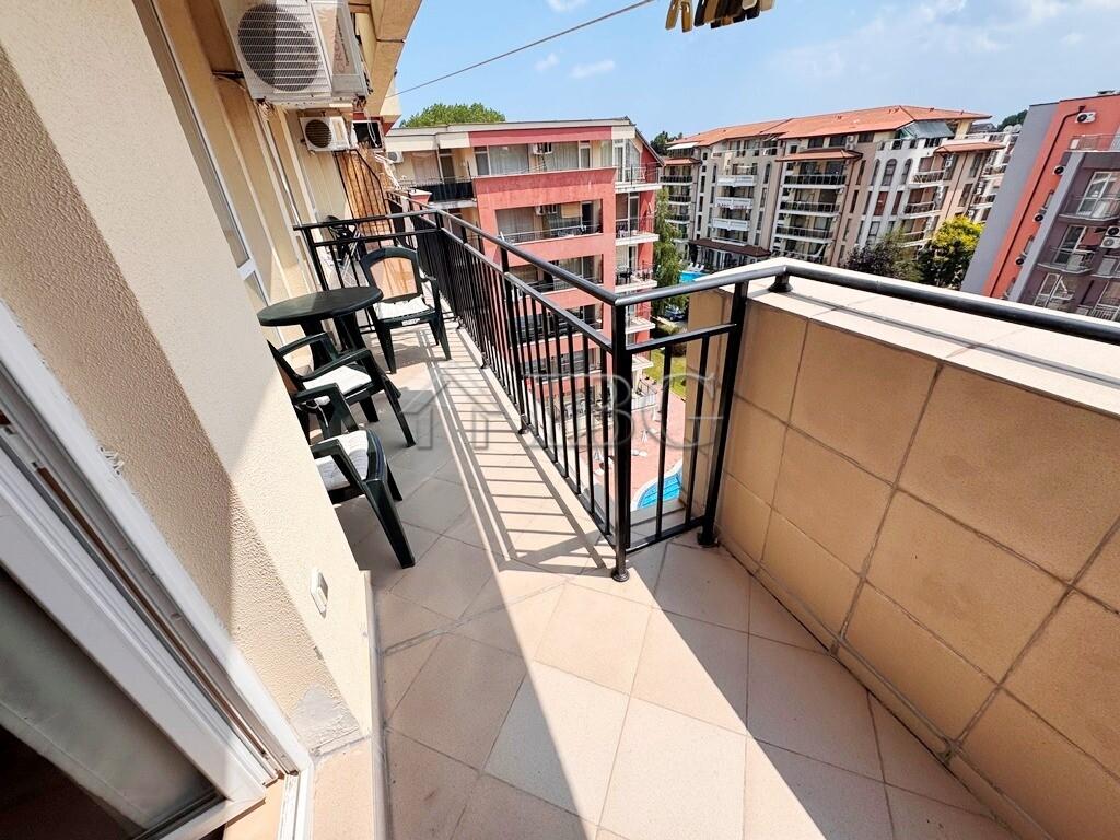 Spacious 2-Bedroom, 2-Bathroom Apartment with Pool View in Sunset Beach 3, Sunny Beach — photo 5 of 21