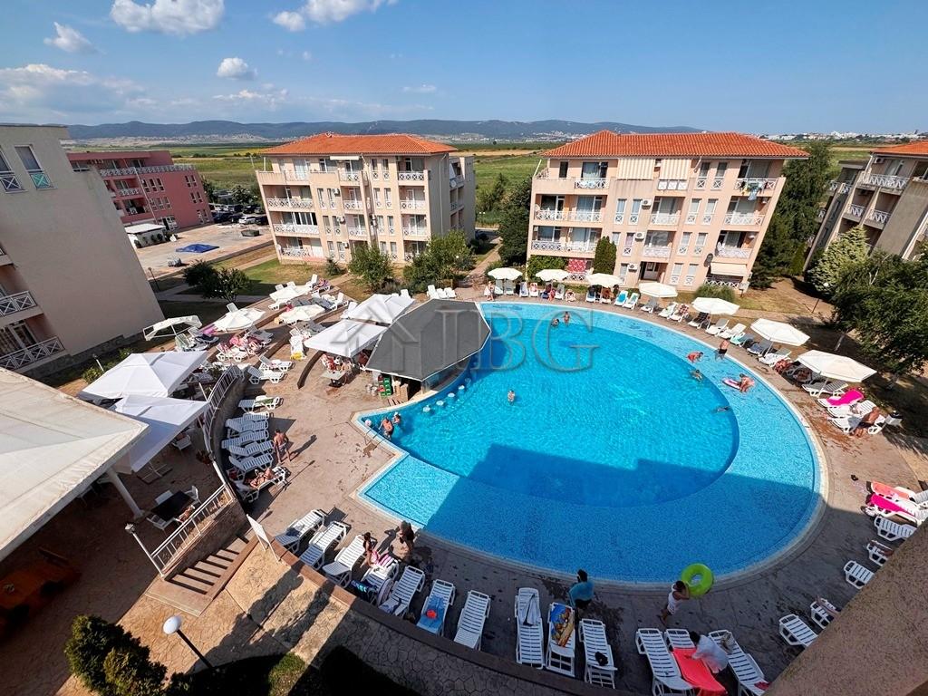 Furnished 2-Bedroom Apartment with Pool View in Sunny Day 6, Near Sunny Beach — Sunny Beach
