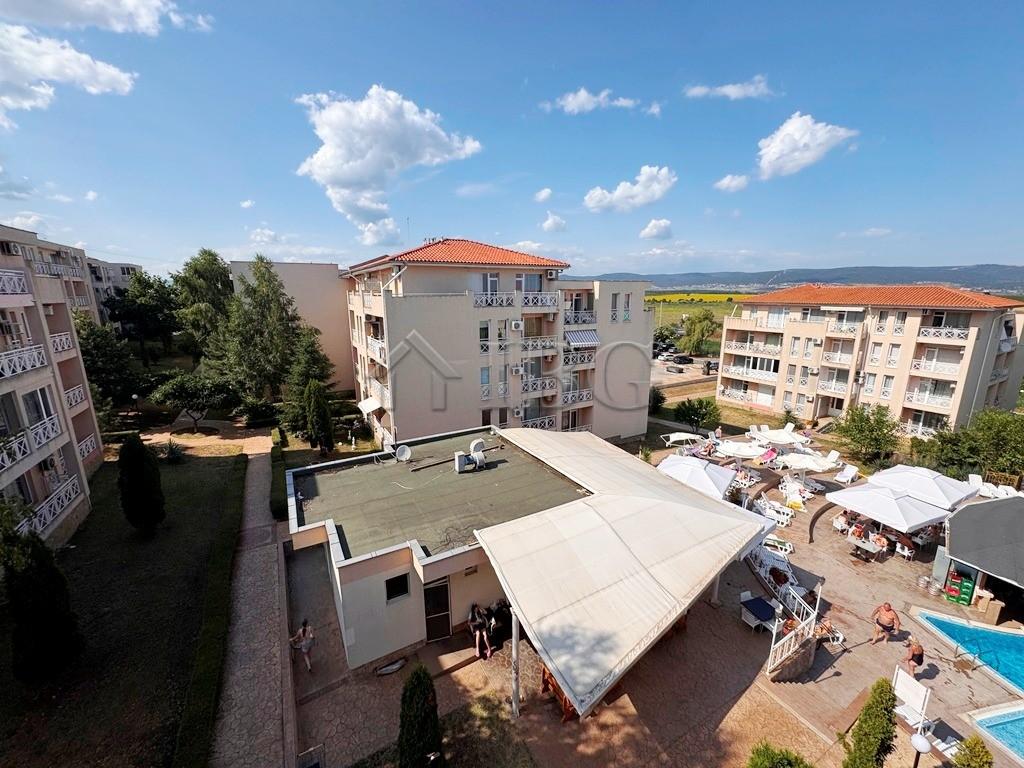 Furnished 2-Bedroom Apartment with Pool View in Sunny Day 6, Near Sunny Beach — photo 8 of 19