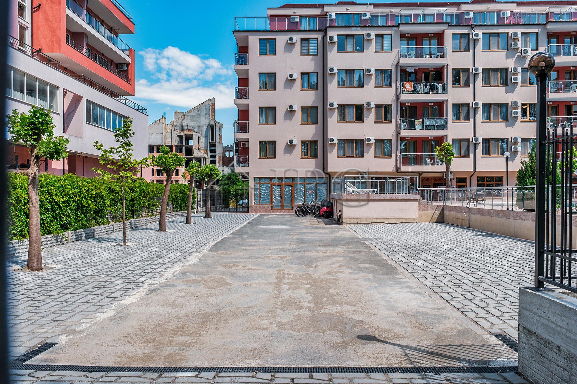 Furnished Studio with Pool View in Nessebar Fort Residence, Sunny Beach — photo 19 of 25
