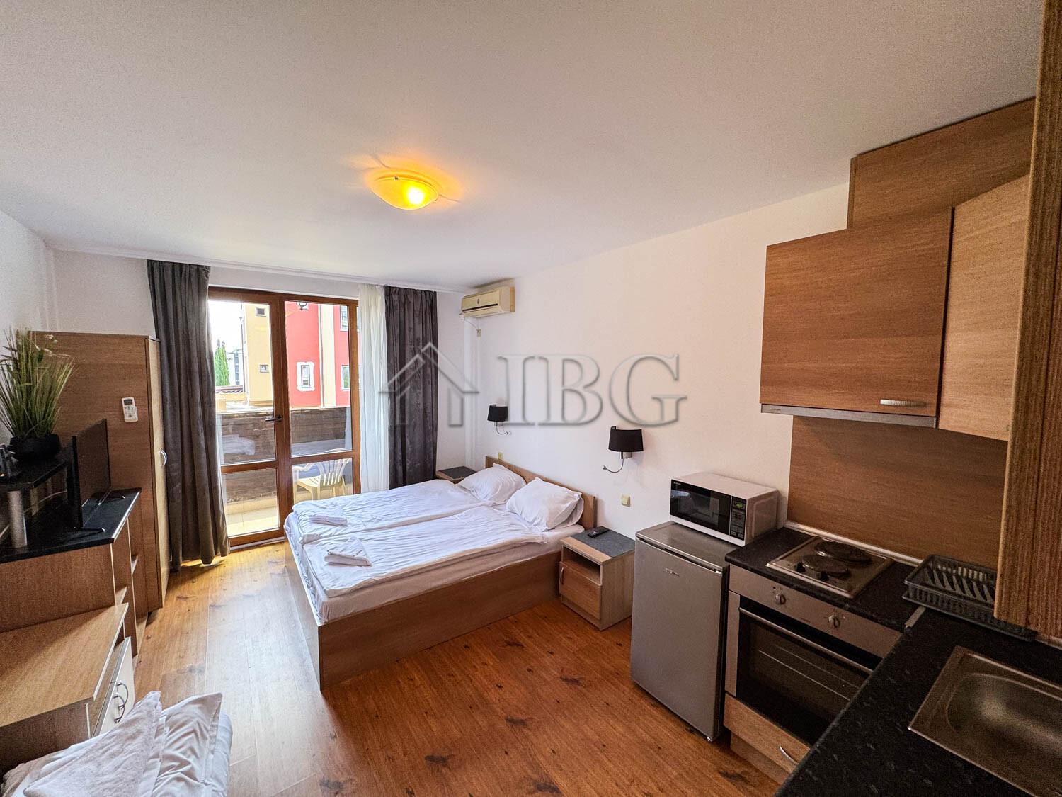 Furnished Studio with Pool View in Panorama Bay 2, Sveti Vlas — photo 6 of 20