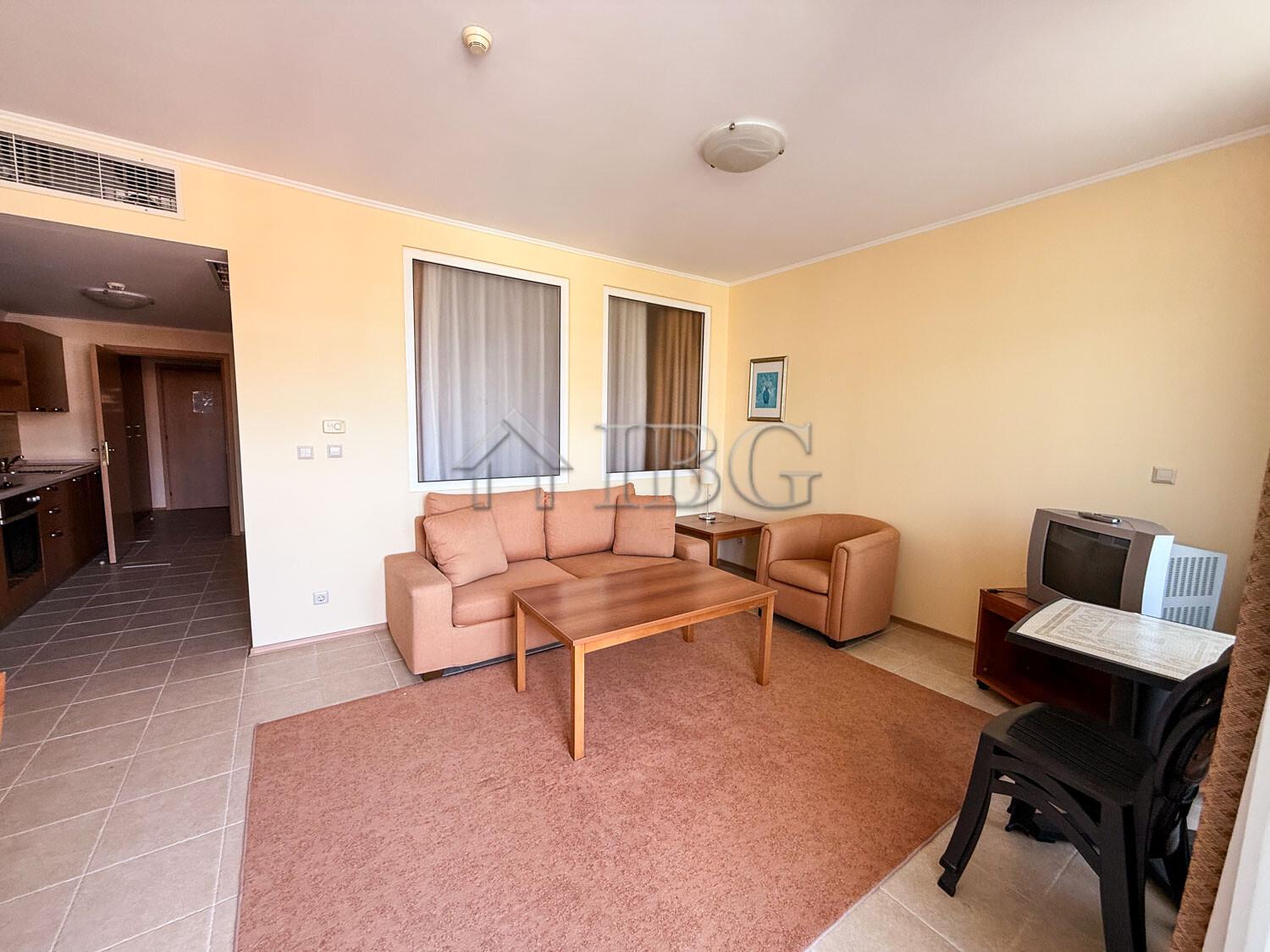 Apartment with 1 Bedroom and Side Sea View in Sunset Resort, Beta Building, Pomorie — photo 8 of 25