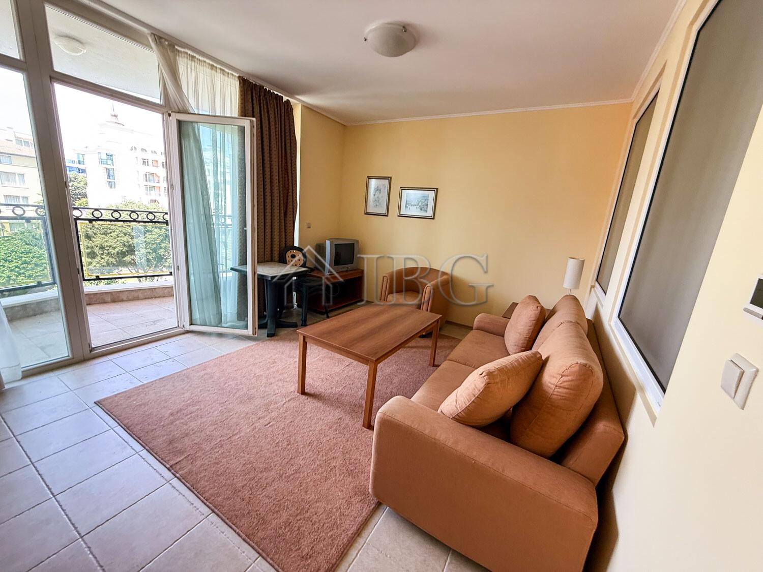 Apartment with 1 bedroom and Partial Sea View in Sunset Resort, Pomorie — photo 18 of 25