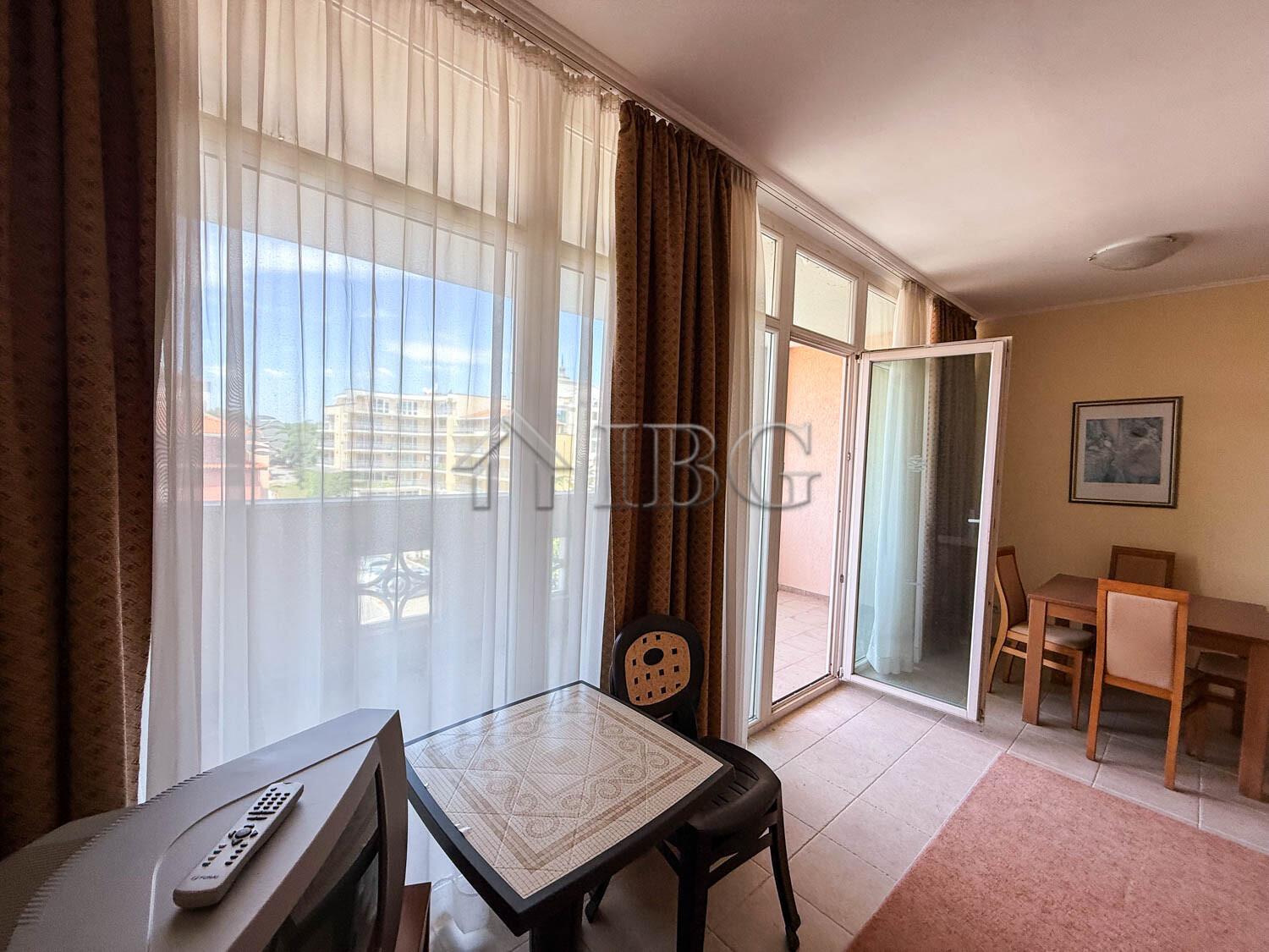 Apartment with 1 Bedroom and Side Sea View in Sunset Resort, Beta Building, Pomorie — photo 10 of 25