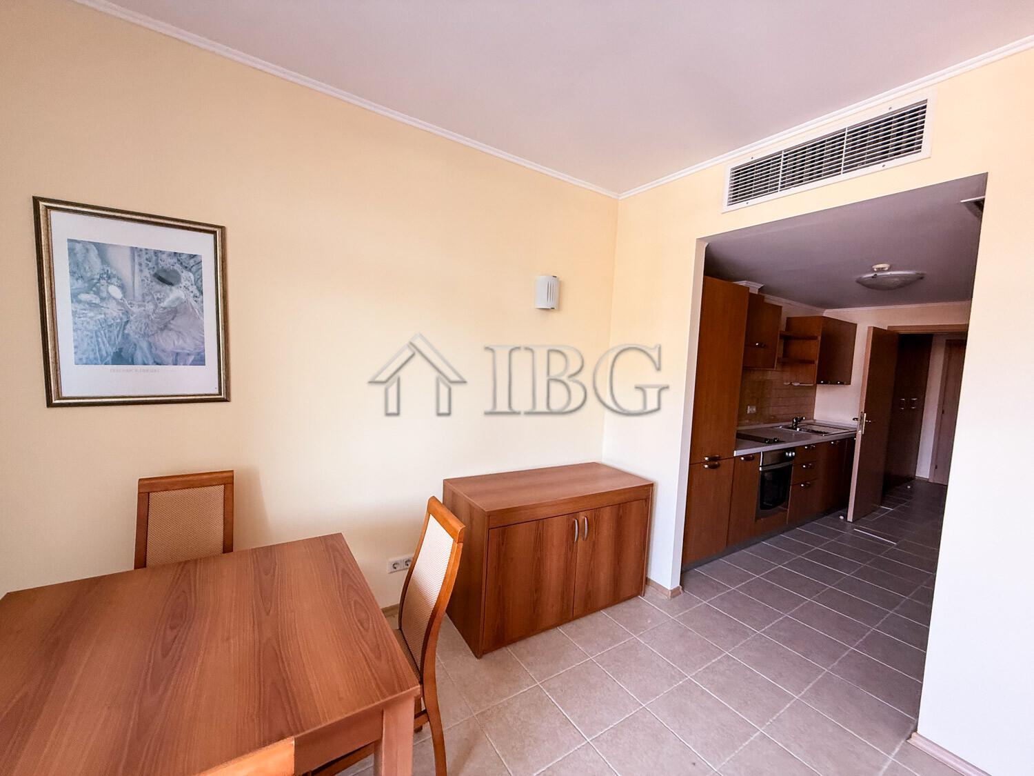 Apartment with 1 Bedroom and Side Sea View in Sunset Resort, Beta Building, Pomorie — photo 11 of 25