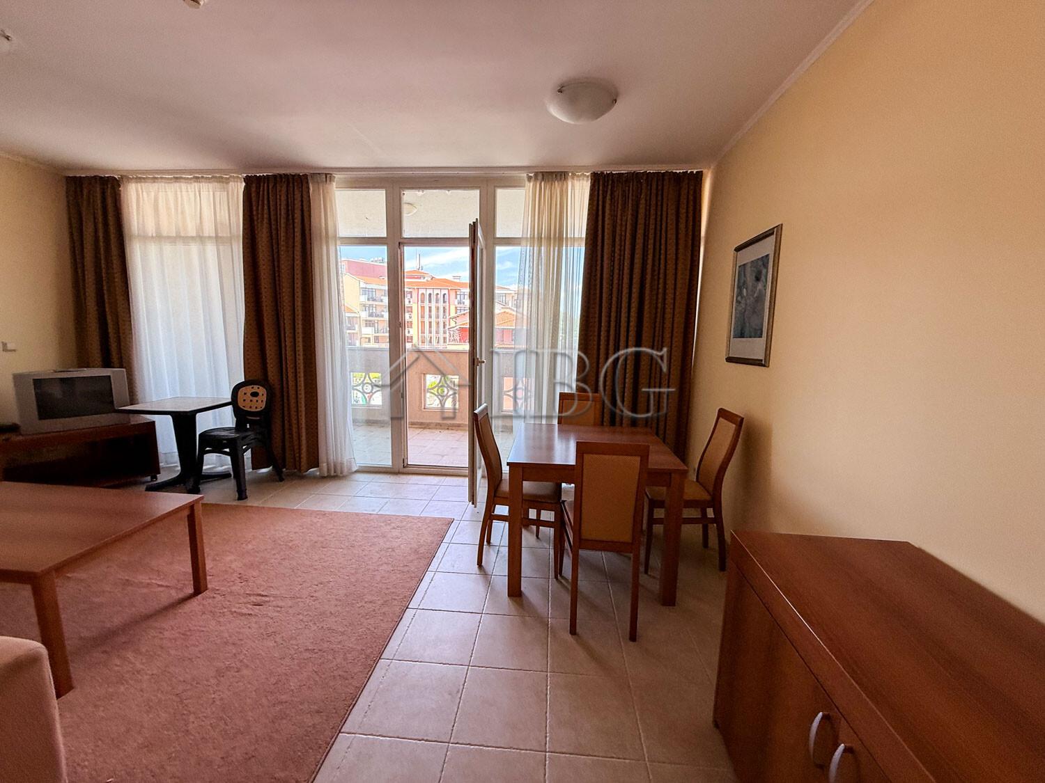 Apartment with 1 Bedroom and Side Sea View in Sunset Resort, Beta Building, Pomorie — photo 13 of 25
