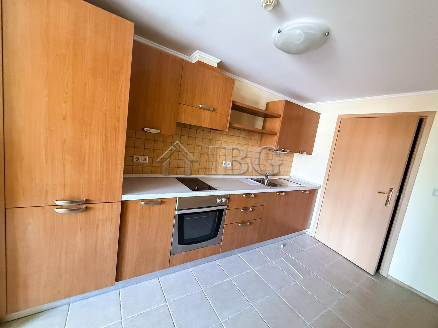 Apartment with 1 Bedroom and Side Sea View in Sunset Resort, Beta Building, Pomorie — photo 17 of 25