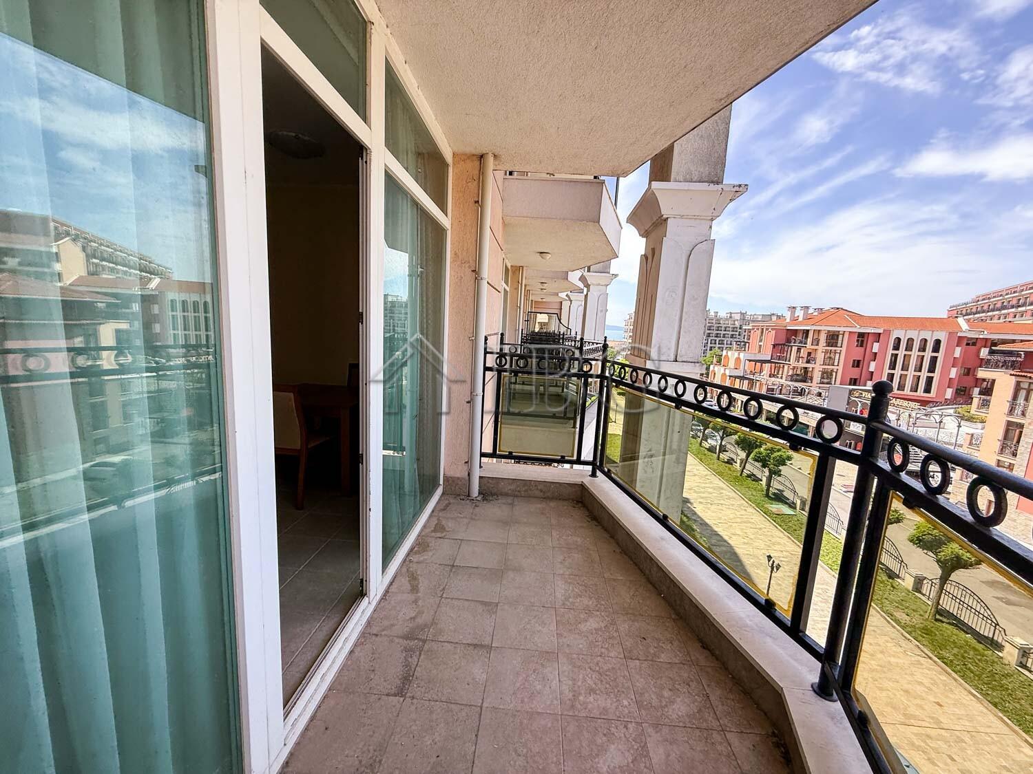 Apartment with 1 bedroom and Partial Sea View in Sunset Resort, Pomorie — photo 10 of 25