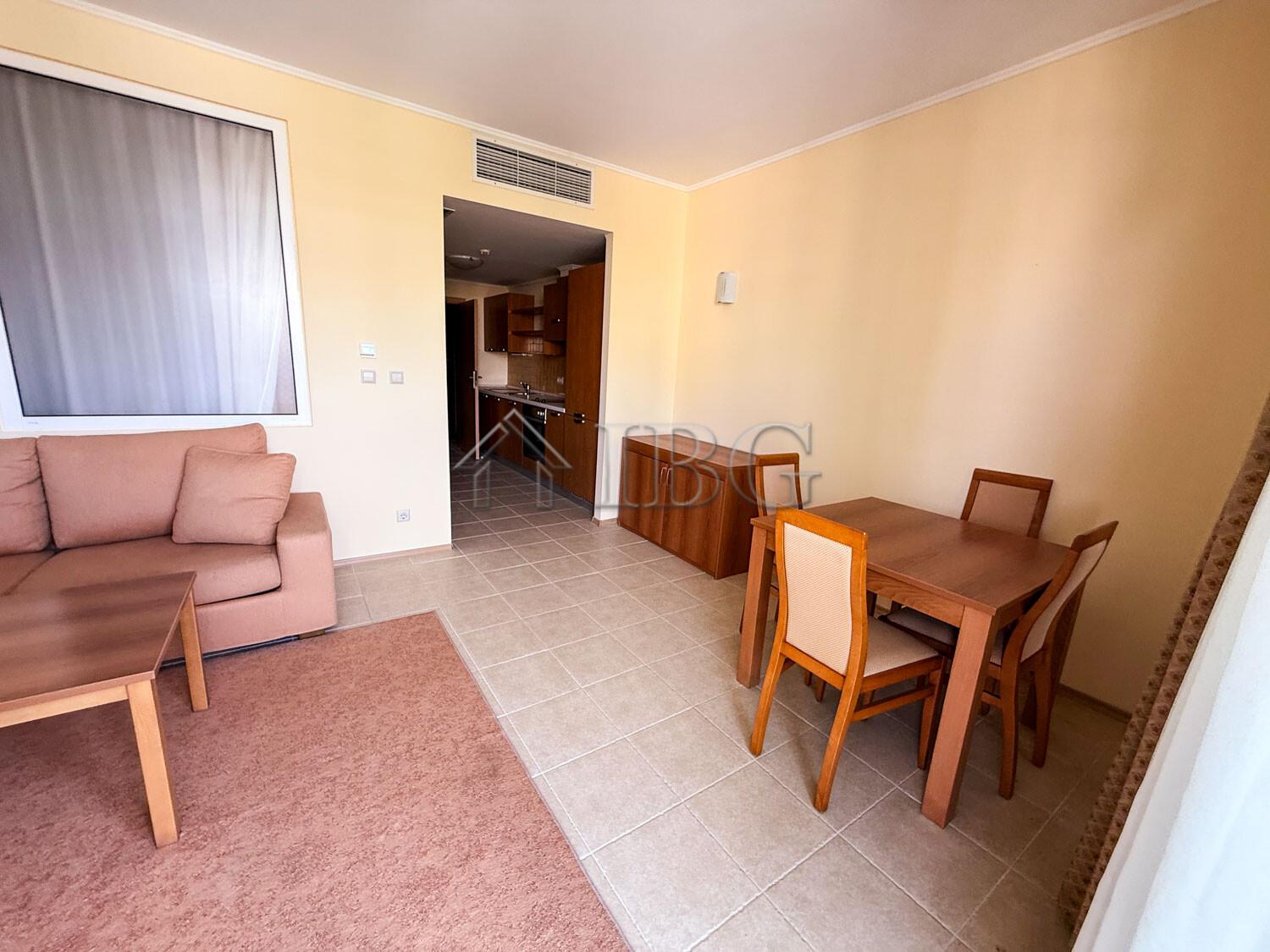 Apartment with 1 bedroom and Partial Sea View in Sunset Resort, Pomorie — photo 20 of 25
