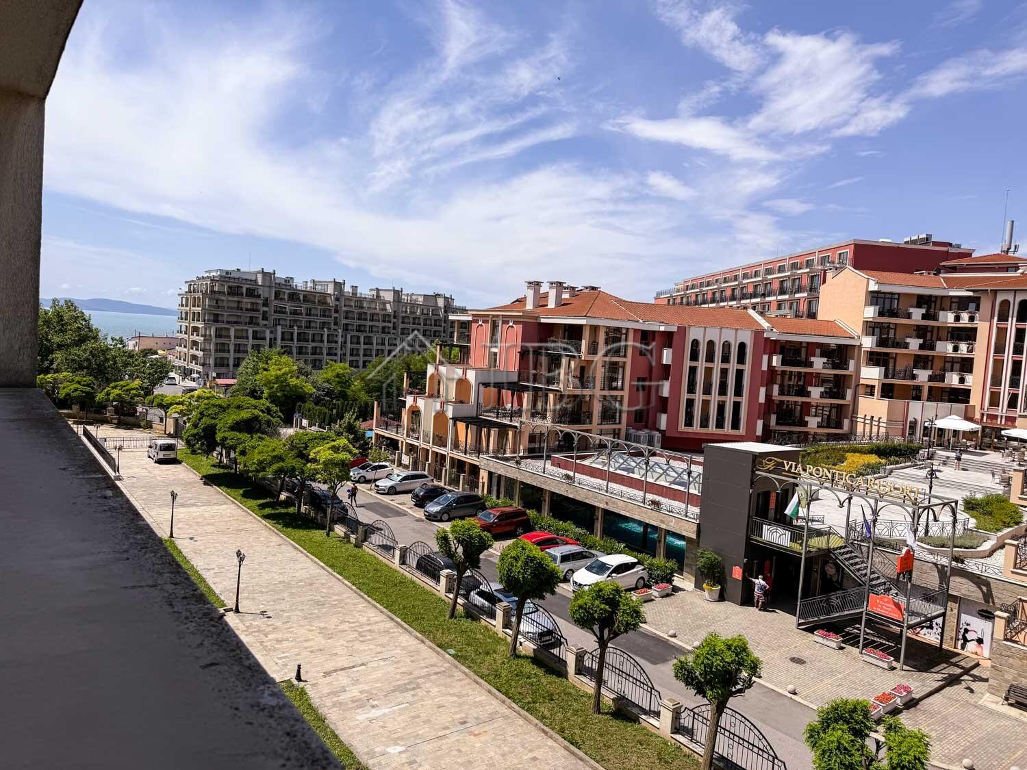 Apartment with 1 Bedroom and Side Sea View in Sunset Resort, Beta Building, Pomorie — photo 5 of 25