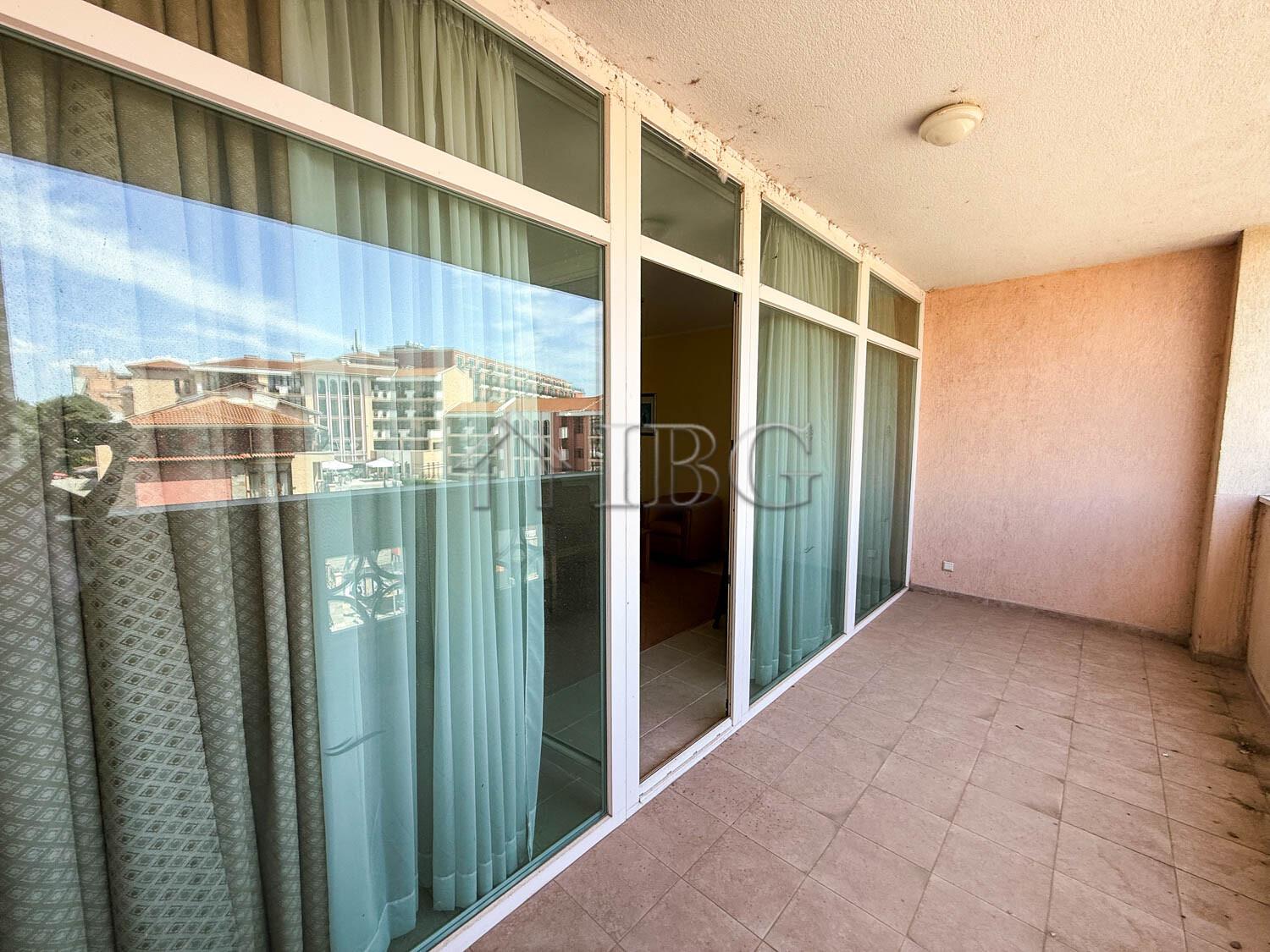 Apartment with 1 Bedroom and Side Sea View in Sunset Resort, Beta Building, Pomorie — photo 6 of 25