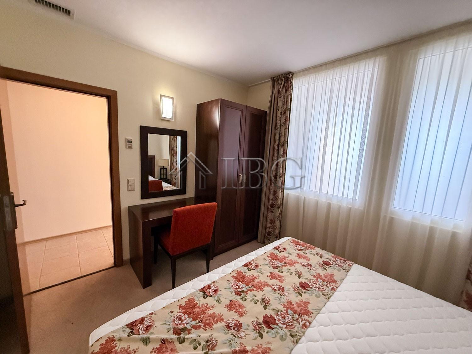 Spacious 1-Bedroom Apartment with Sea and Pool Views on the First Line in Sunset Resort, Pomorie — photo 16 of 25